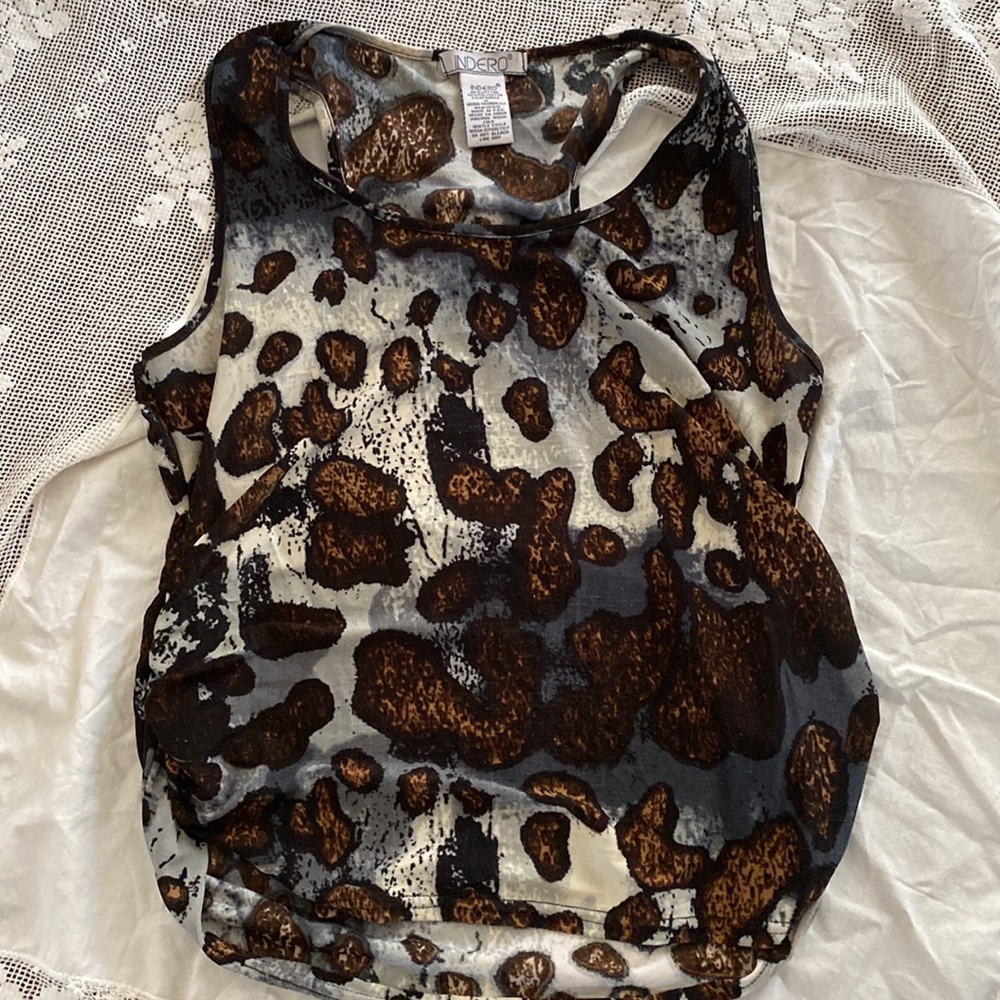 INDERO sleeveless top with ruching size medium